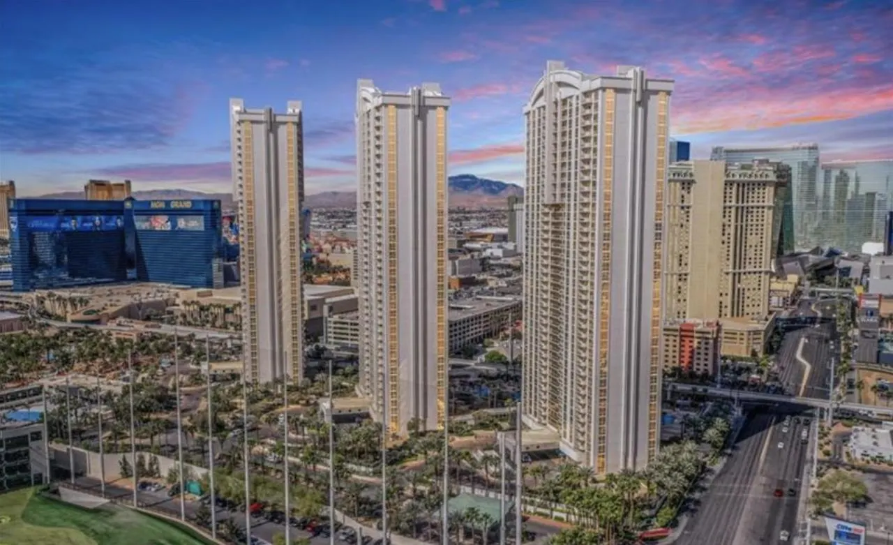 Balcony Full Strip View Suite Mgm Signature Free Valet Las Vegas 0*,  United States